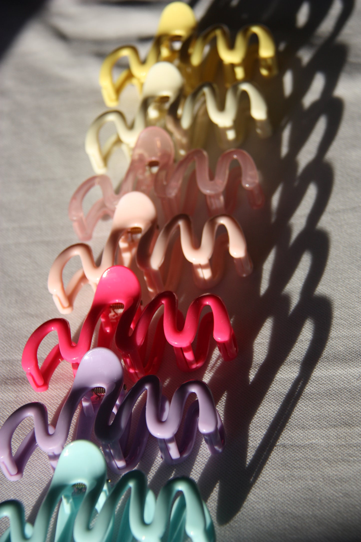 Wavy hair clip
