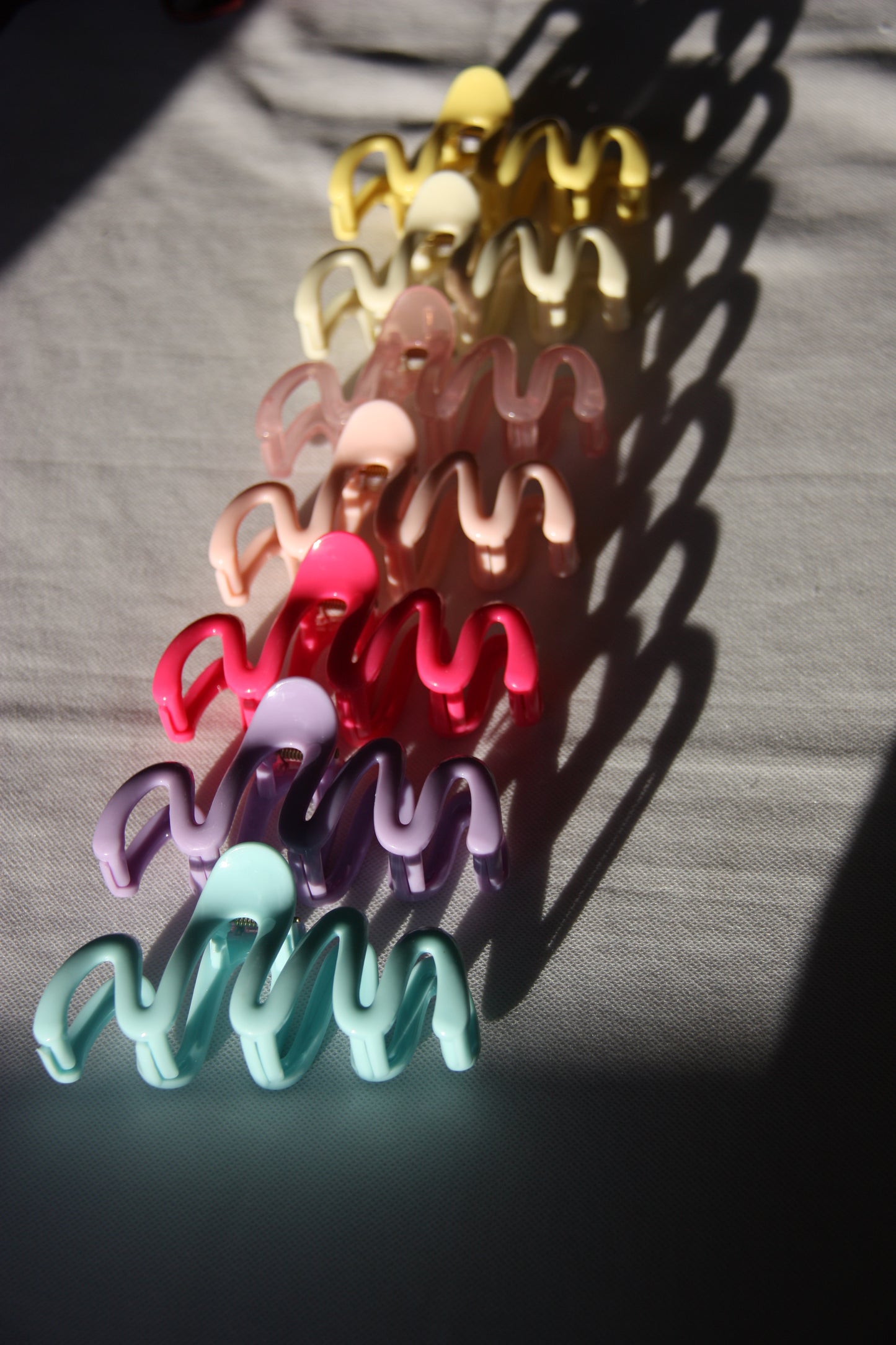 Wavy hair clip