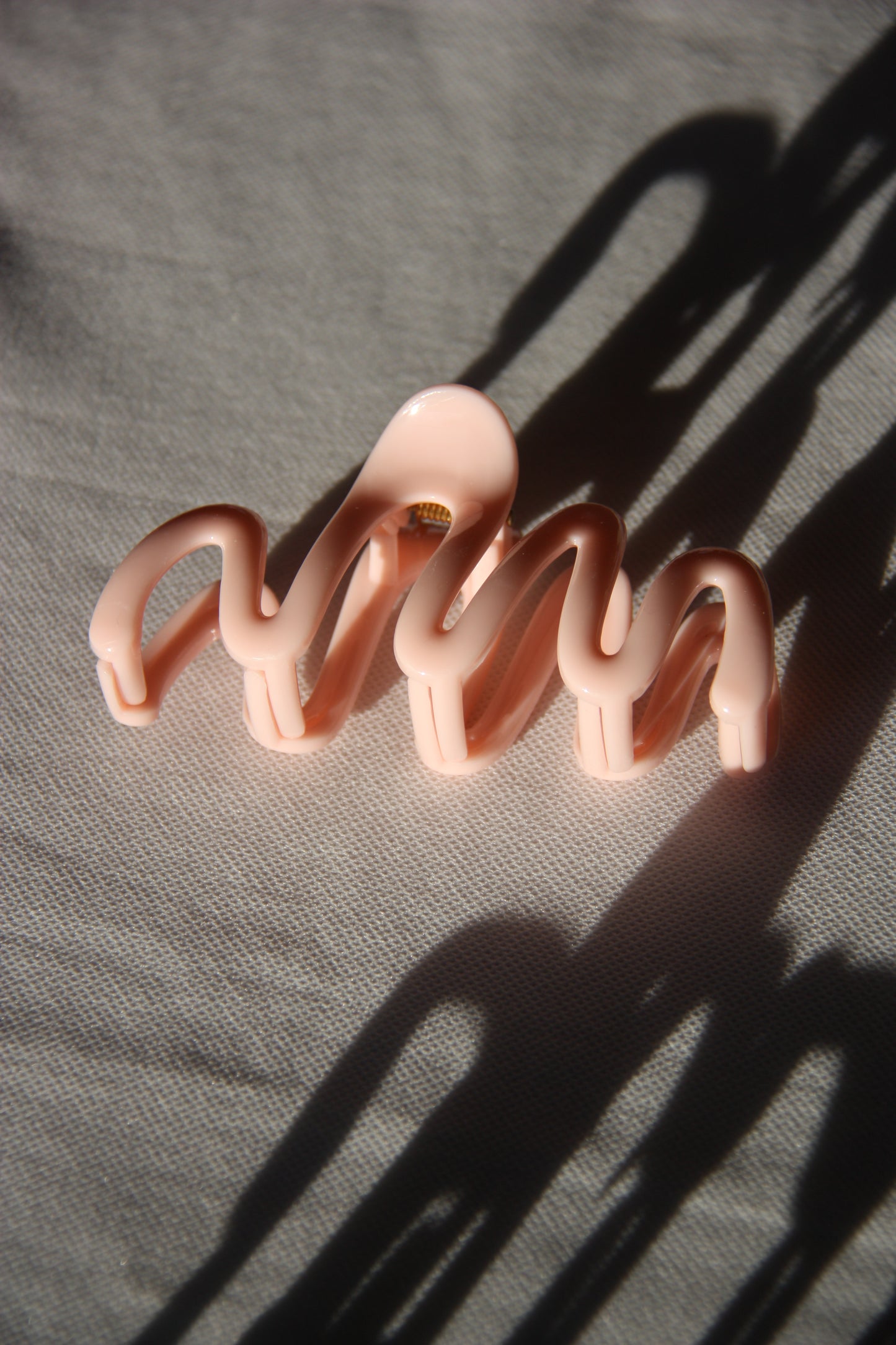 Wavy hair clip