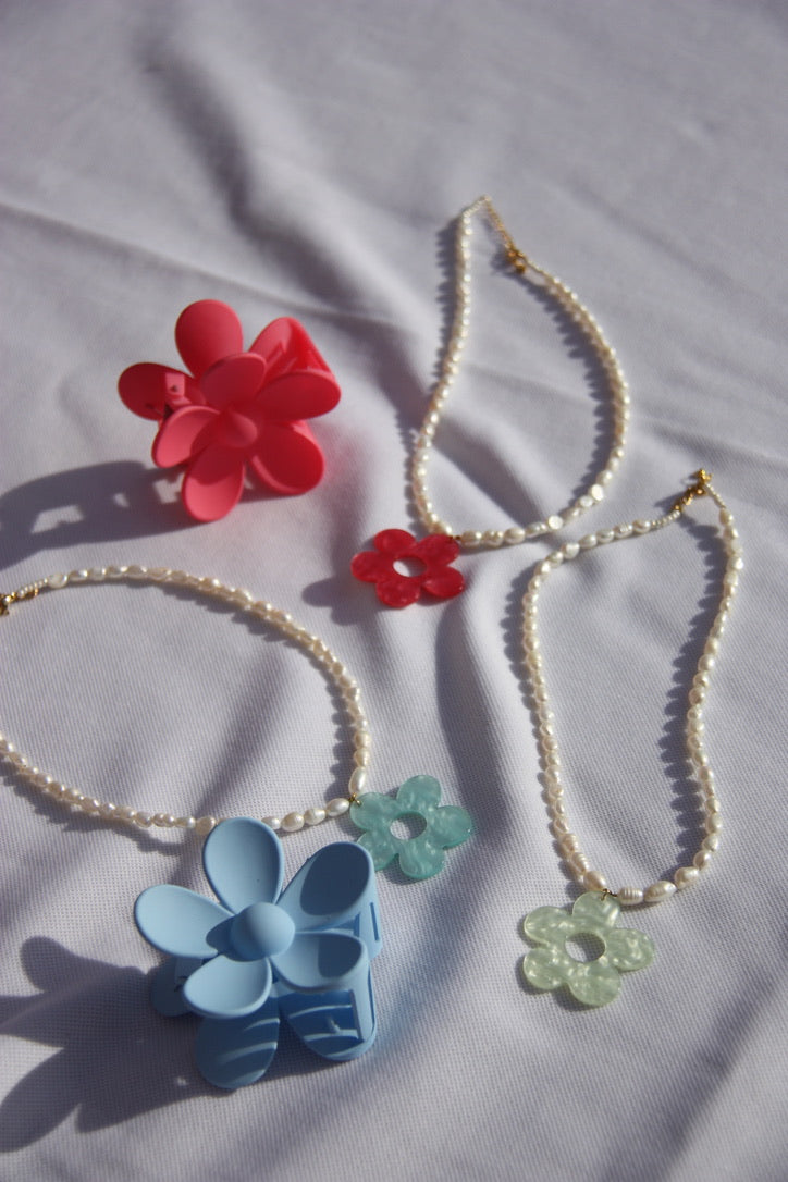 Funky flower necklace