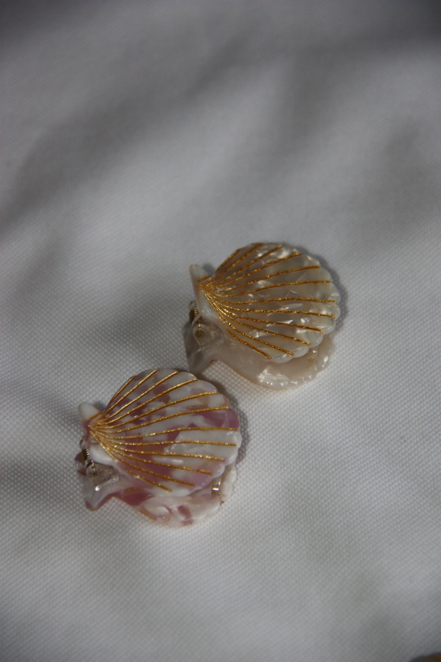 Shell hair clip