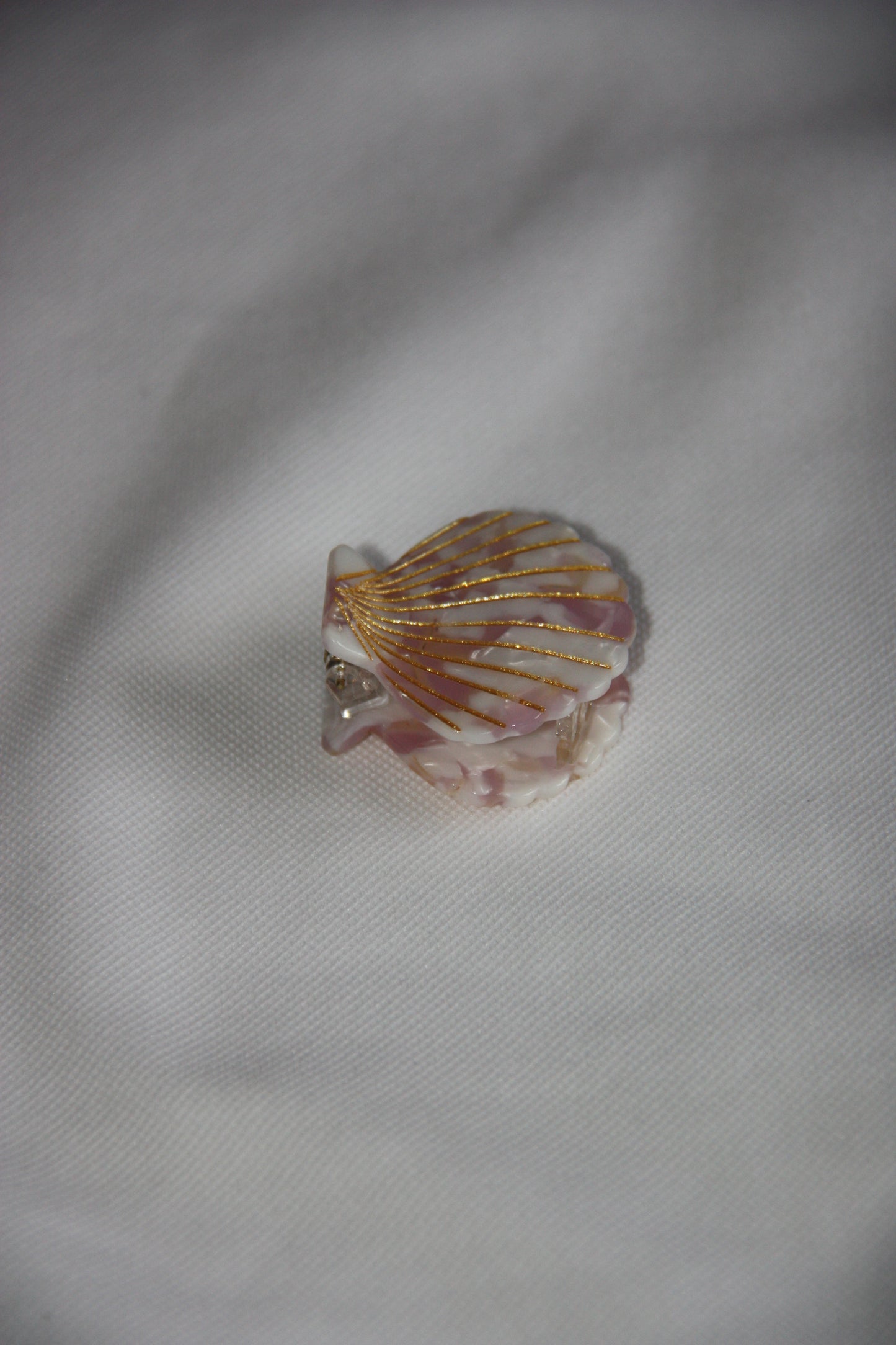 Shell hair clip