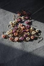 Load image into Gallery viewer, Flower earrings (one piece)
