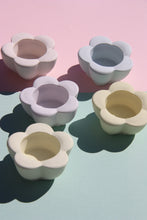 Load image into Gallery viewer, Flower waxine candle holder
